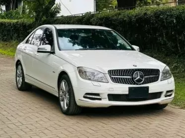 Mercedes-Benz C200