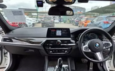 BMW 523I