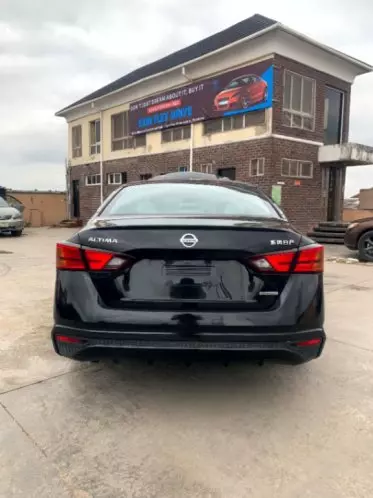 Nissan Altima