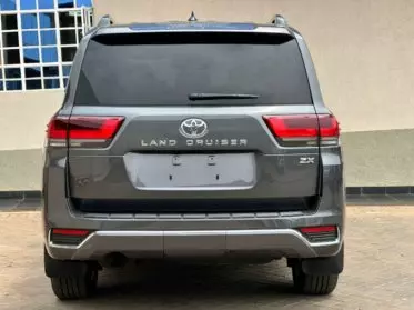 Toyota Landcruiser 300