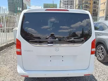 Mercedes-Benz V 220
