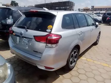 Toyota Fielder hybrid 