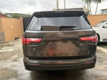 Toyota Sequoia