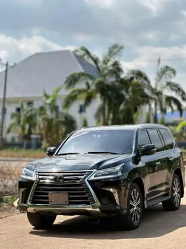 Lexus 570