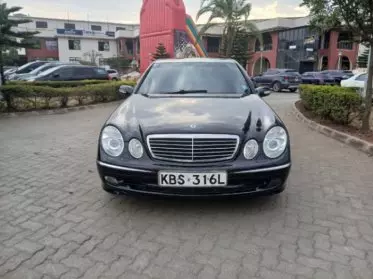 Mercedes-Benz E200