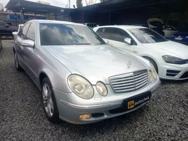 Mercedes-Benz E200