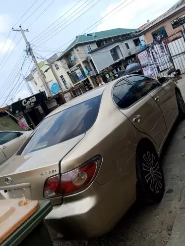 Lexus ES