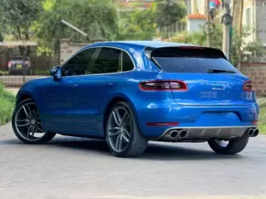 PORSCHE Macan
