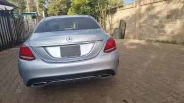 Mercedes-Benz C220