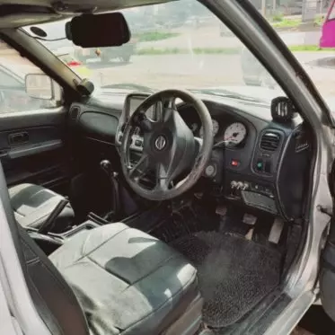 Nissan NP 300