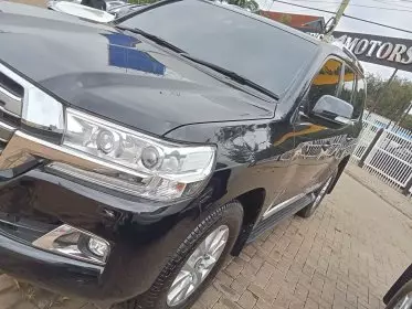 Toyota Land Cruiser V8