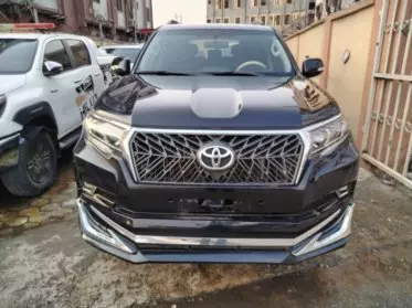 Toyota  Land Cruiser VXR V8