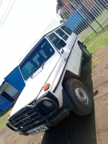 Mercedes-Benz G 230