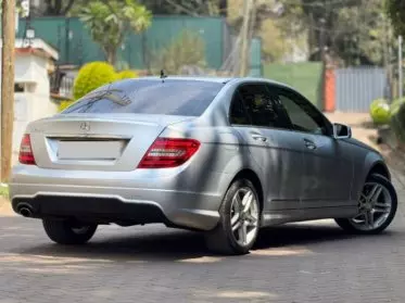 Mercedes-Benz C 200
