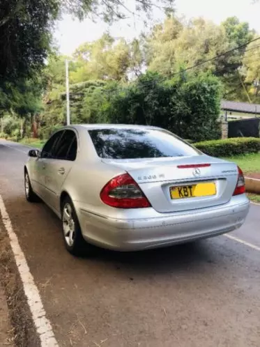 Mercedes-Benz E200