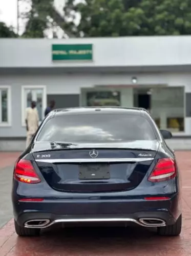 Mercedes-Benz E 300