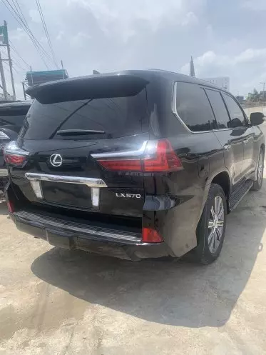 Lexus LX 570