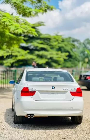 BMW 328i