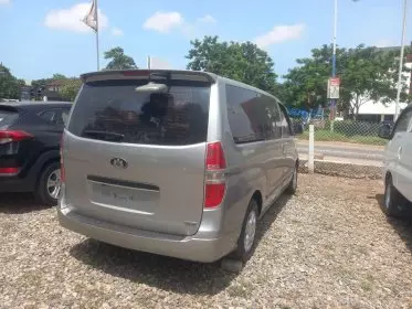 Hyundai H-1 Starex