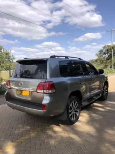 Toyota Landcruiser  V8