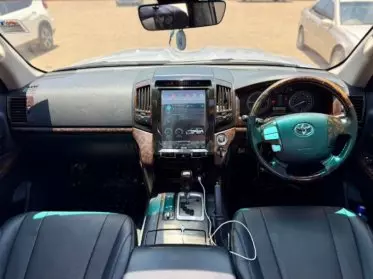 Toyota Land Cruiser V8