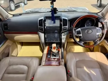 Toyota Land Cruiser V8