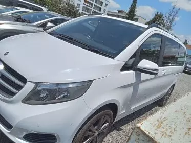 Mercedes-Benz V 220