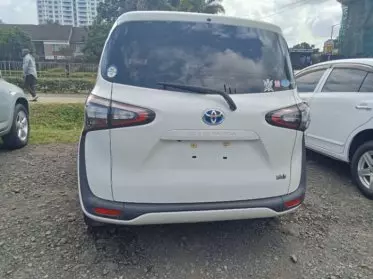 Toyota Sienta Hybrid