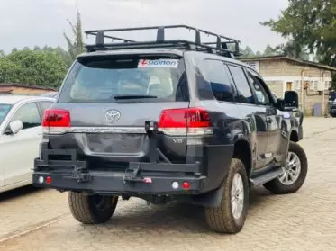 Toyota  Land Cruiser VXR V8