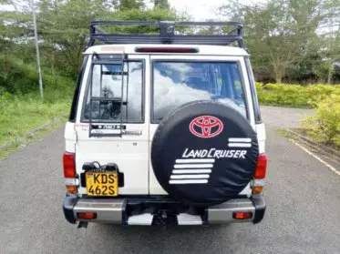 Toyota Landcruiser 76