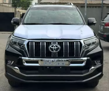Toyota  Land Cruiser VXR V8