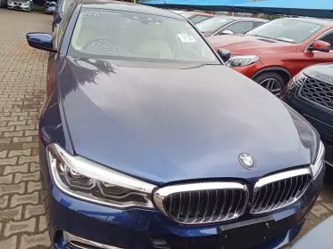 BMW 523