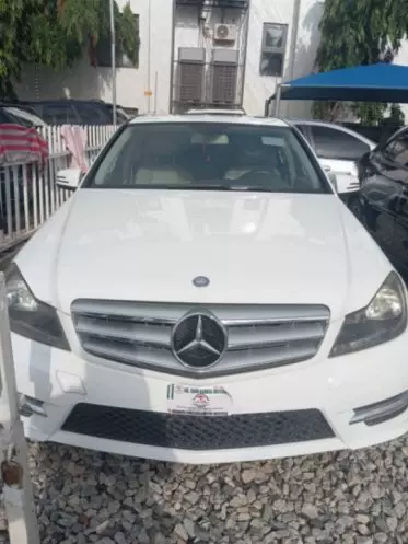 Mercedes-Benz 300