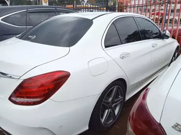 Mercedes-Benz C200