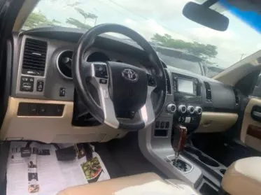 Toyota Sequoia