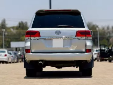 Toyota Land Cruiser V8