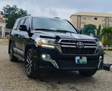 Toyota Landcruiser  V8
