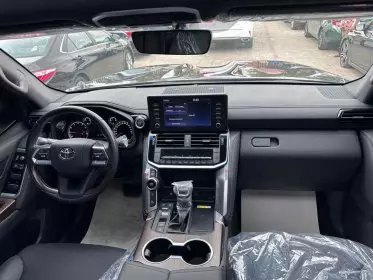 Toyota  Land Cruiser VXR V8