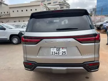 Lexus LX 600