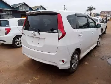 Toyota Passo Sette
