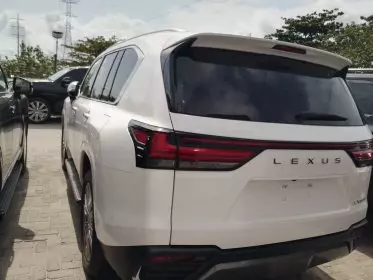 Lexus LX 600