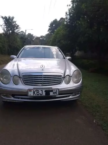Mercedes-Benz E200