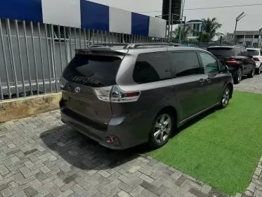 Toyota Sienna