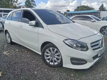 Mercedes-Benz B 180