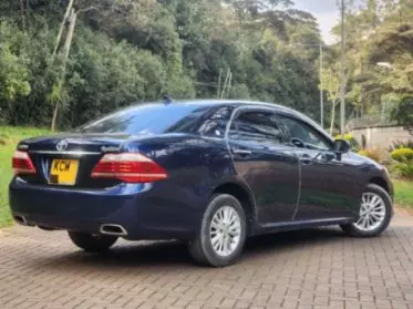 Toyota Crown Royal saloon