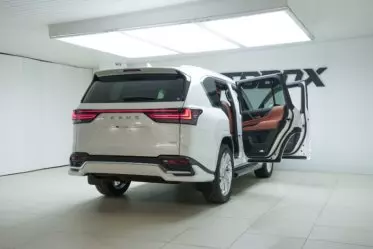 Lexus LX 600