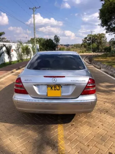 Mercedes-Benz E 200