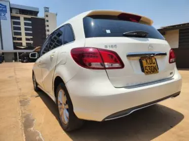 Mercedes-Benz B 180