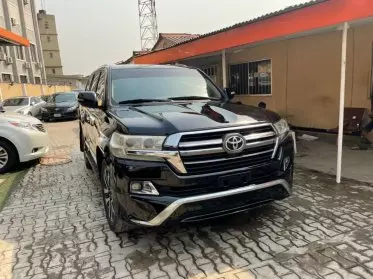 Toyota Landcruiser  V8