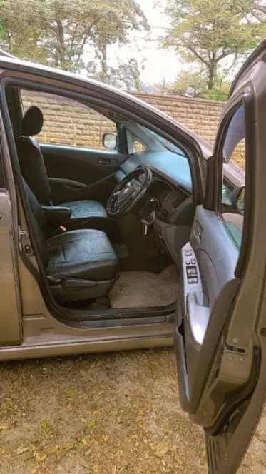 Toyota Isis 